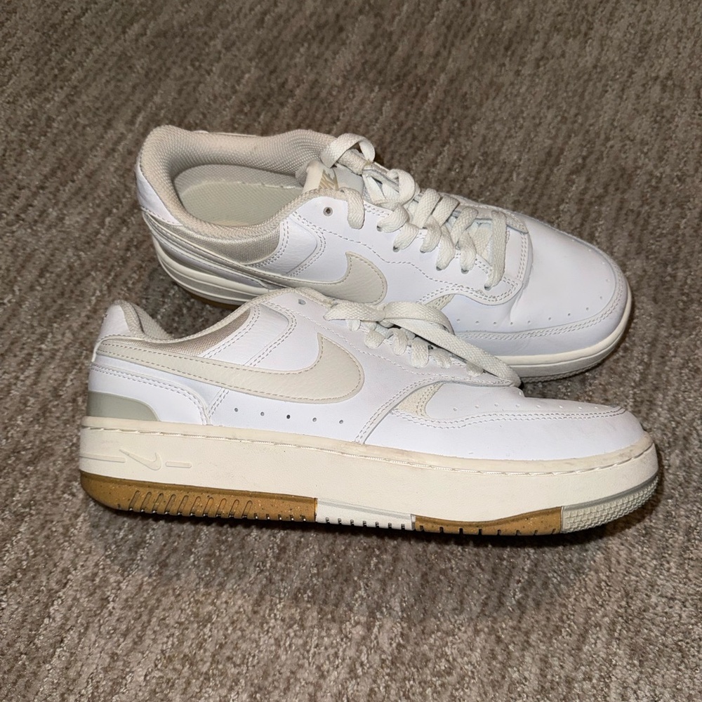 Nike Gamma Force Sneakers Woman’s White and Tan Size 9 - Picture 4 of 5